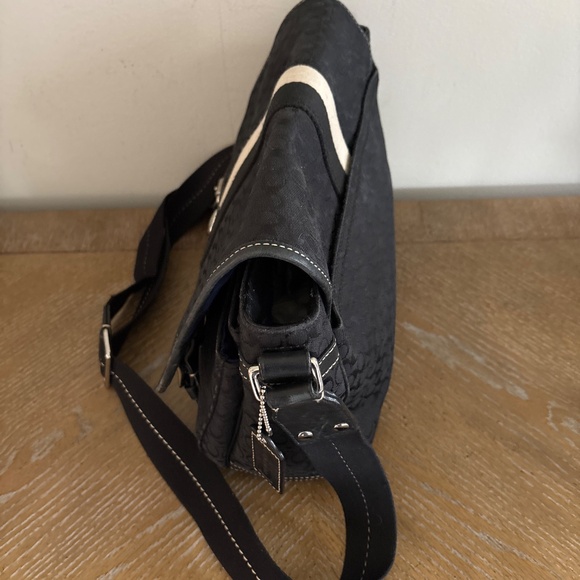 Vintage Coach Black Signature Messenger Jacquard Handbag - Picture 2 of 8